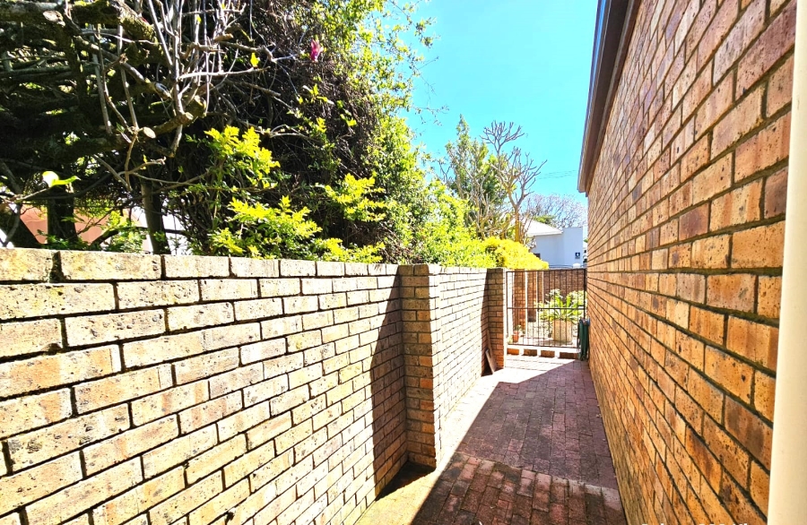 3 Bedroom Property for Sale in Lemoenkloof Western Cape